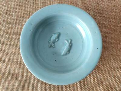 新年清货杂拍 纸币 瓷器  - 元代风格龙泉窑双鱼洗。全品