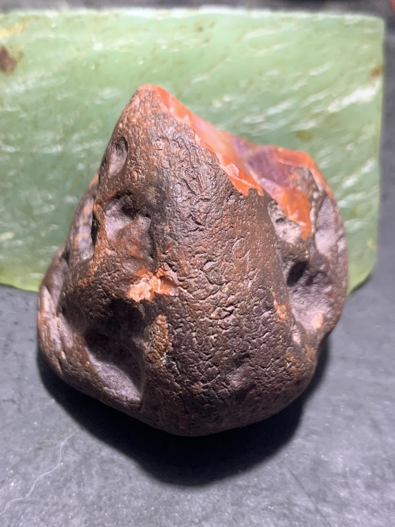 精美红铁皮开窗料紫罗兰冻红南红玛瑙原石一颗