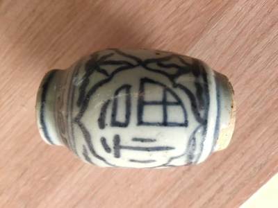 新年清货杂拍 纸币 瓷器  - 明清风格福禄寿小瓶 小巧精致 约高6.8厘米，最大肚径4.5厘米
