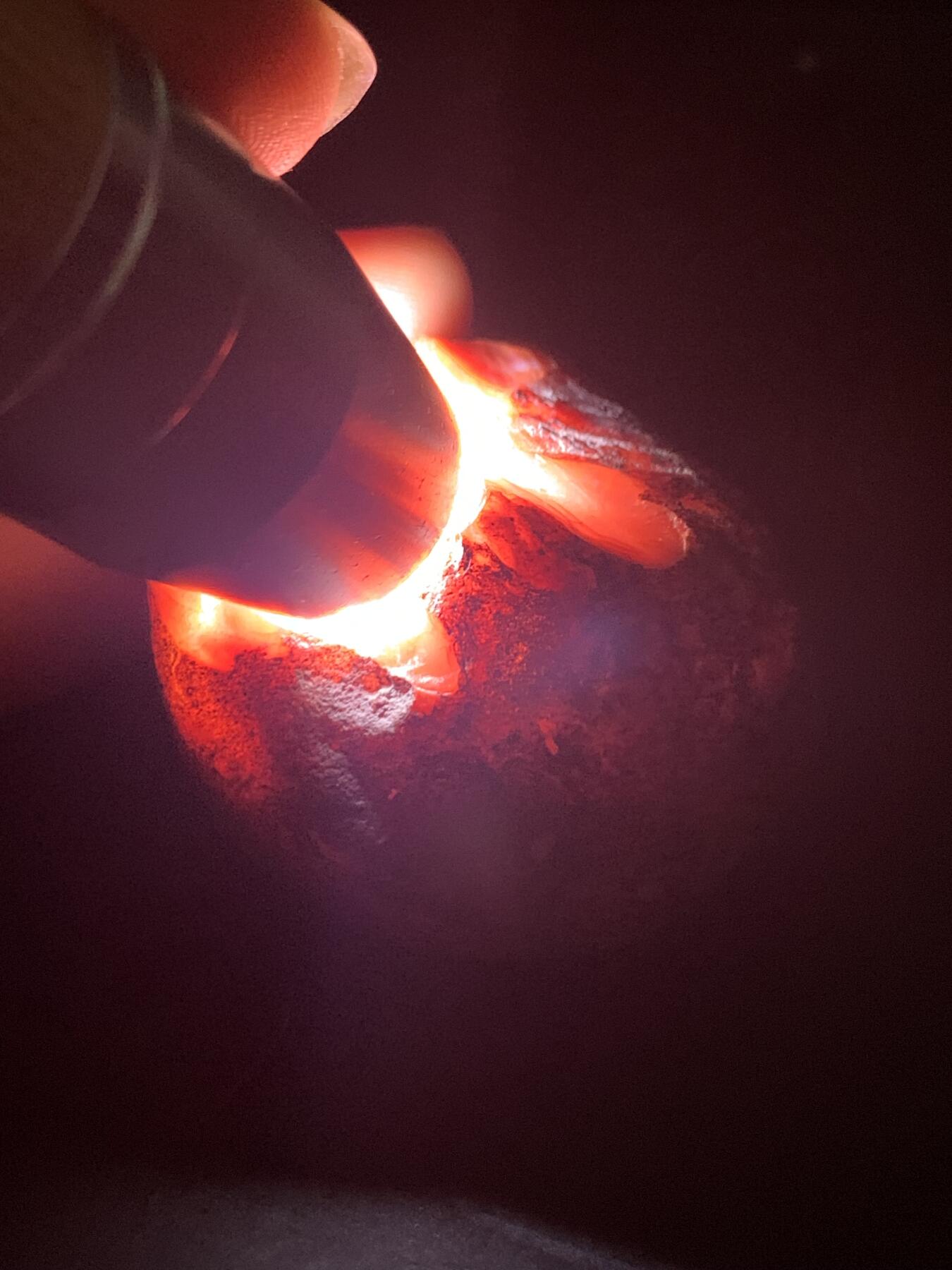 精美红铁皮开窗料紫罗兰冻红南红玛瑙原石一颗