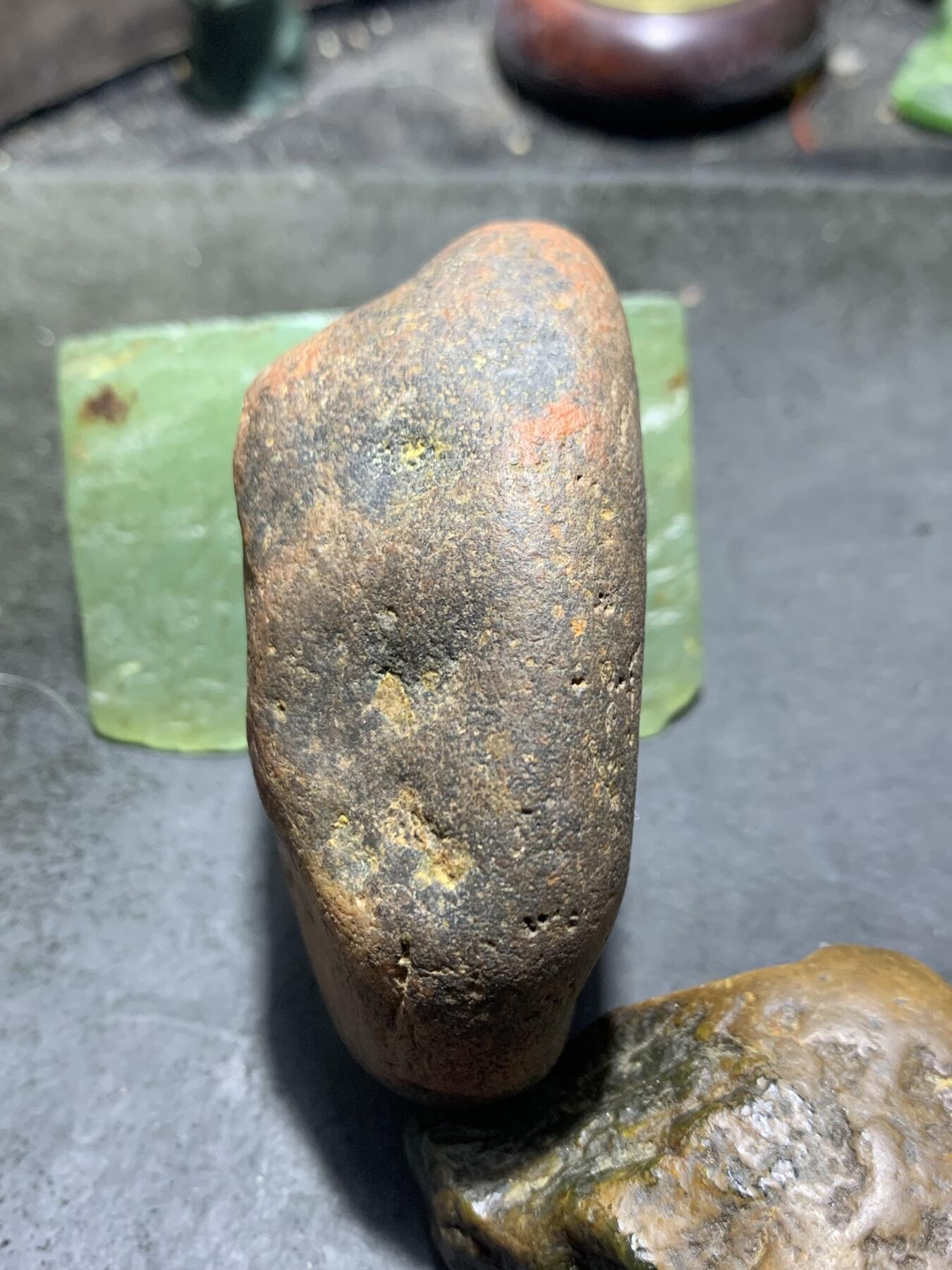 精美铁冰皮红三色皮南红玛瑙原石一颗，