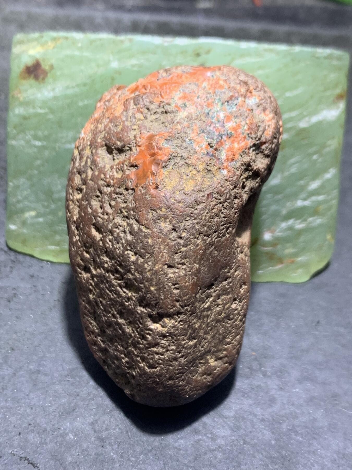 精美柿子红开窗料南红玛瑙原石一颗，