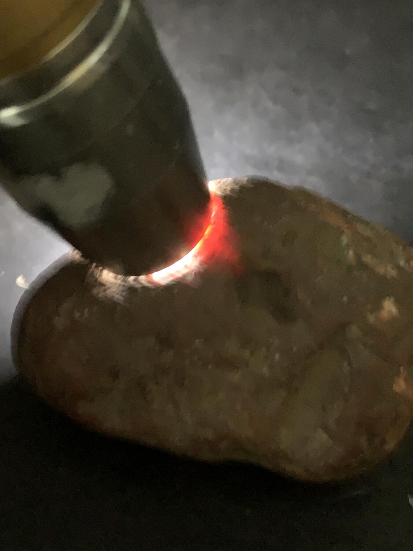 精美柿子红开窗料南红玛瑙原石一颗，