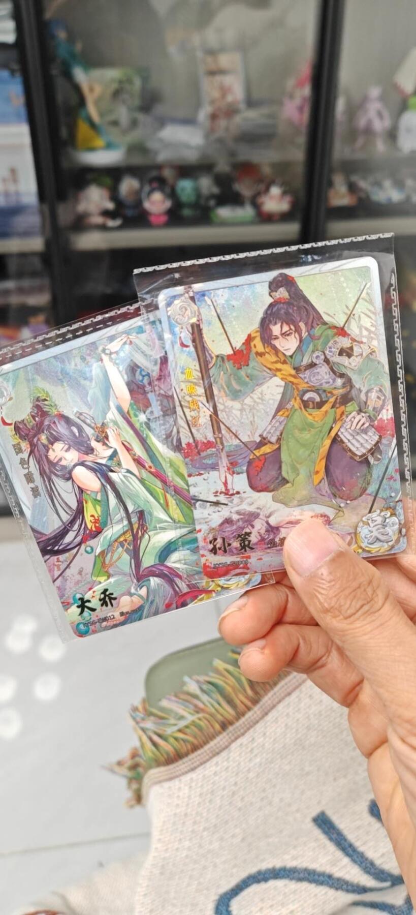 秋原瞳小店第7期（为了卡友节省，以后发都是普快.需要顺丰私聊，这次也送卡游各种卡位，祝大家新年快乐） 卡游三国孙策和大乔的