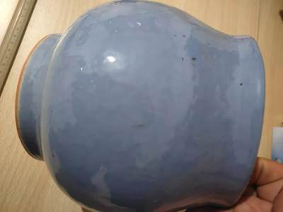 新年清货杂拍 纸币 瓷器  - 晚清民国风格天蓝釉超大水盂(卷缸）也可能是截口的鹿头或象耳樽 约高16厘米，肚径18.5厘米 单色釉级别高