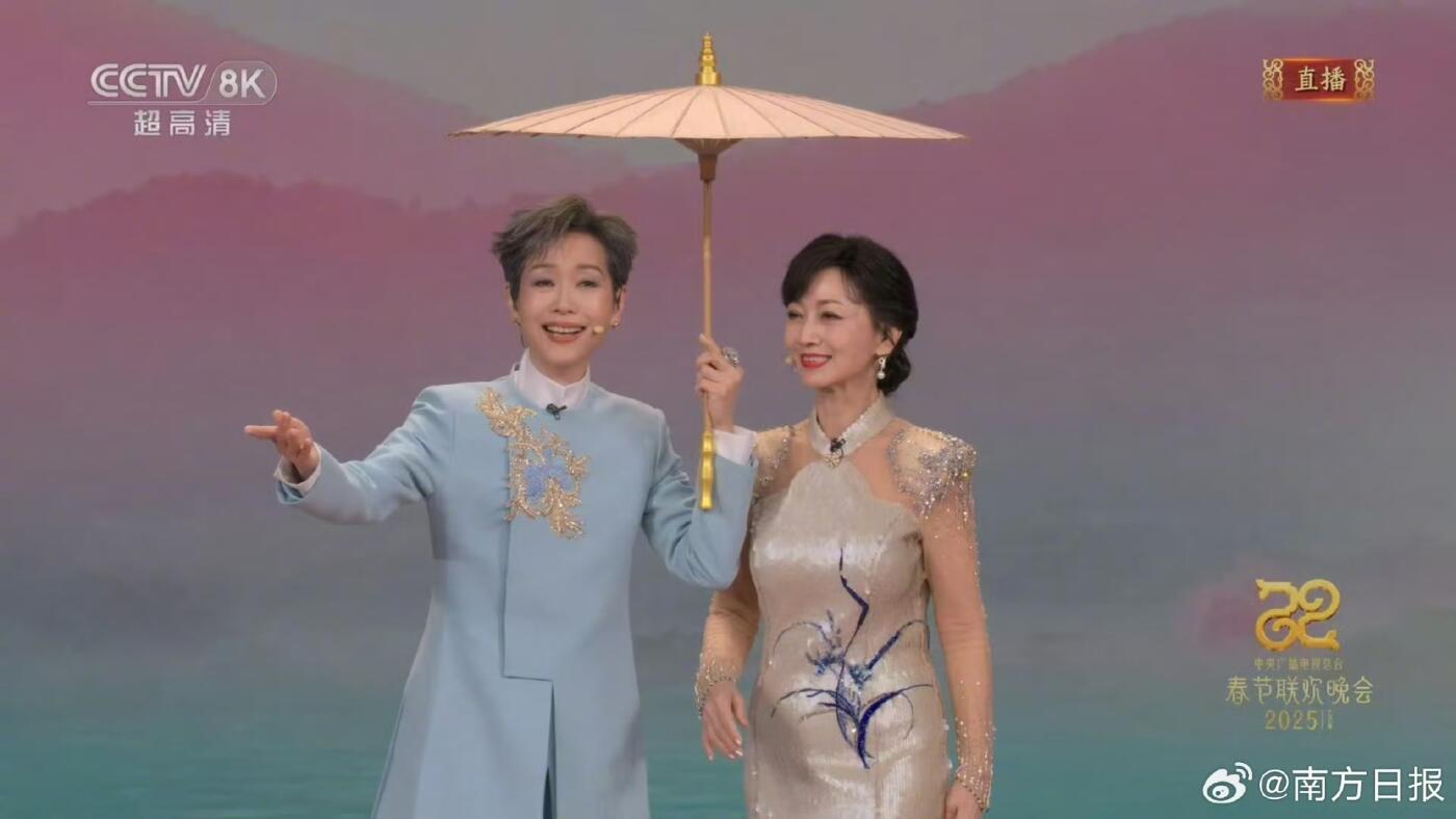 零元拍： 二十世纪最强CP“许仙”叶童和“白娘子”赵雅芝双人签名2025中央广播电视总台春节联欢晚会收藏卡！图三为装裱效果，拍品不含装裱