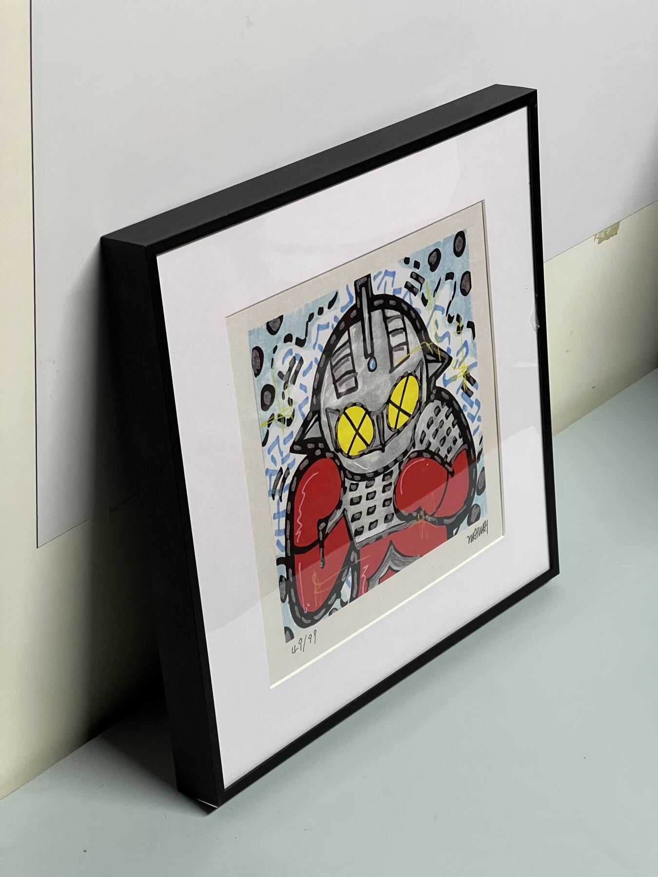 零元拍：歪歪亲笔签名 OWSON 系列作品装饰画《奥特曼》，已做装裱 合金相框尺寸25/25CM。因展品出展，镜框或亚克力可能有轻微划痕，介意勿拍