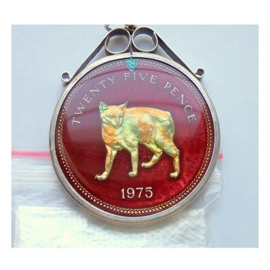 马恩岛1975年伊丽莎白珐琅彩镀金高浮雕精制币章吊坠银环40MM