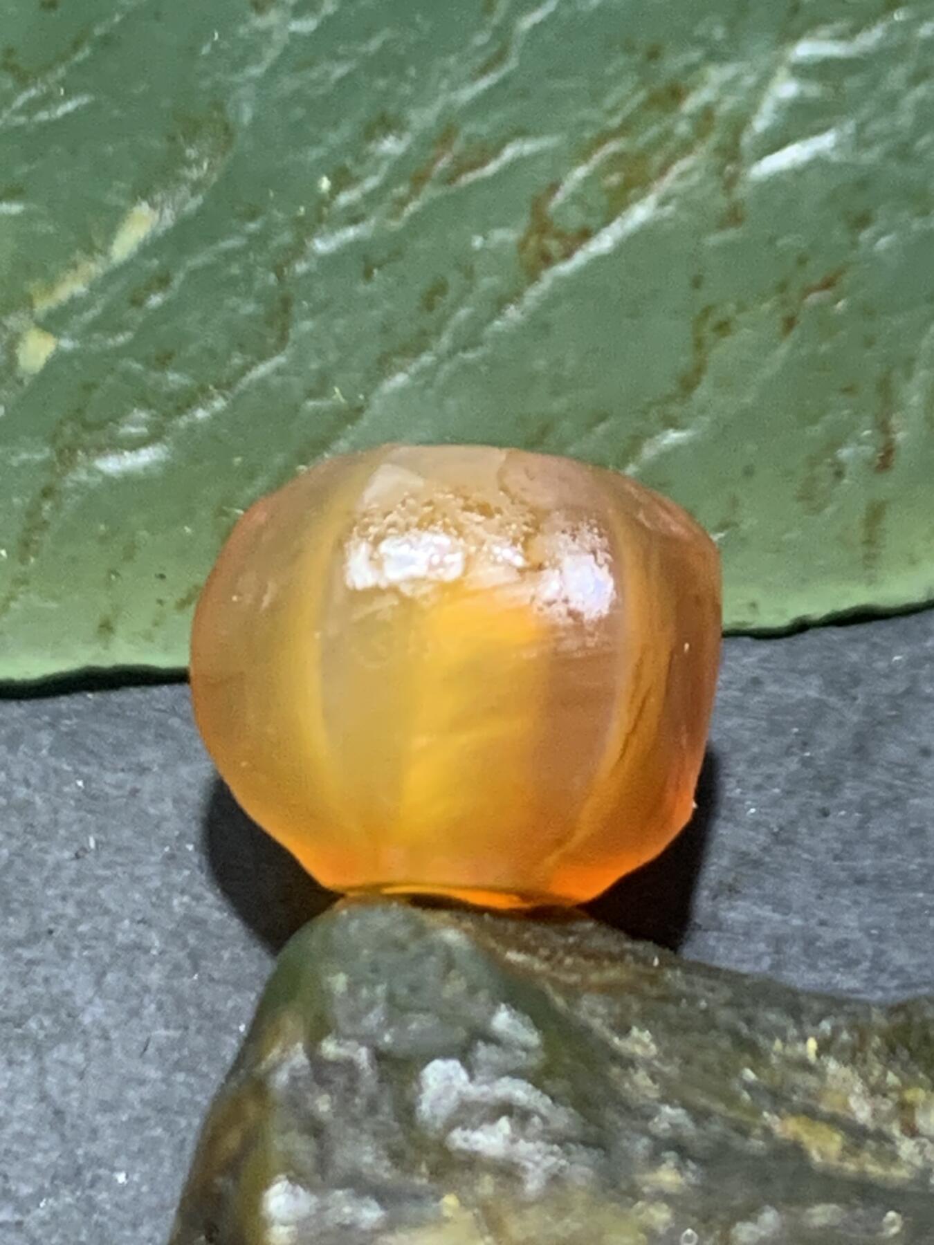 高玉化风化纹酒红玛瑙六棱通货随形南瓜算盘珠一颗，，