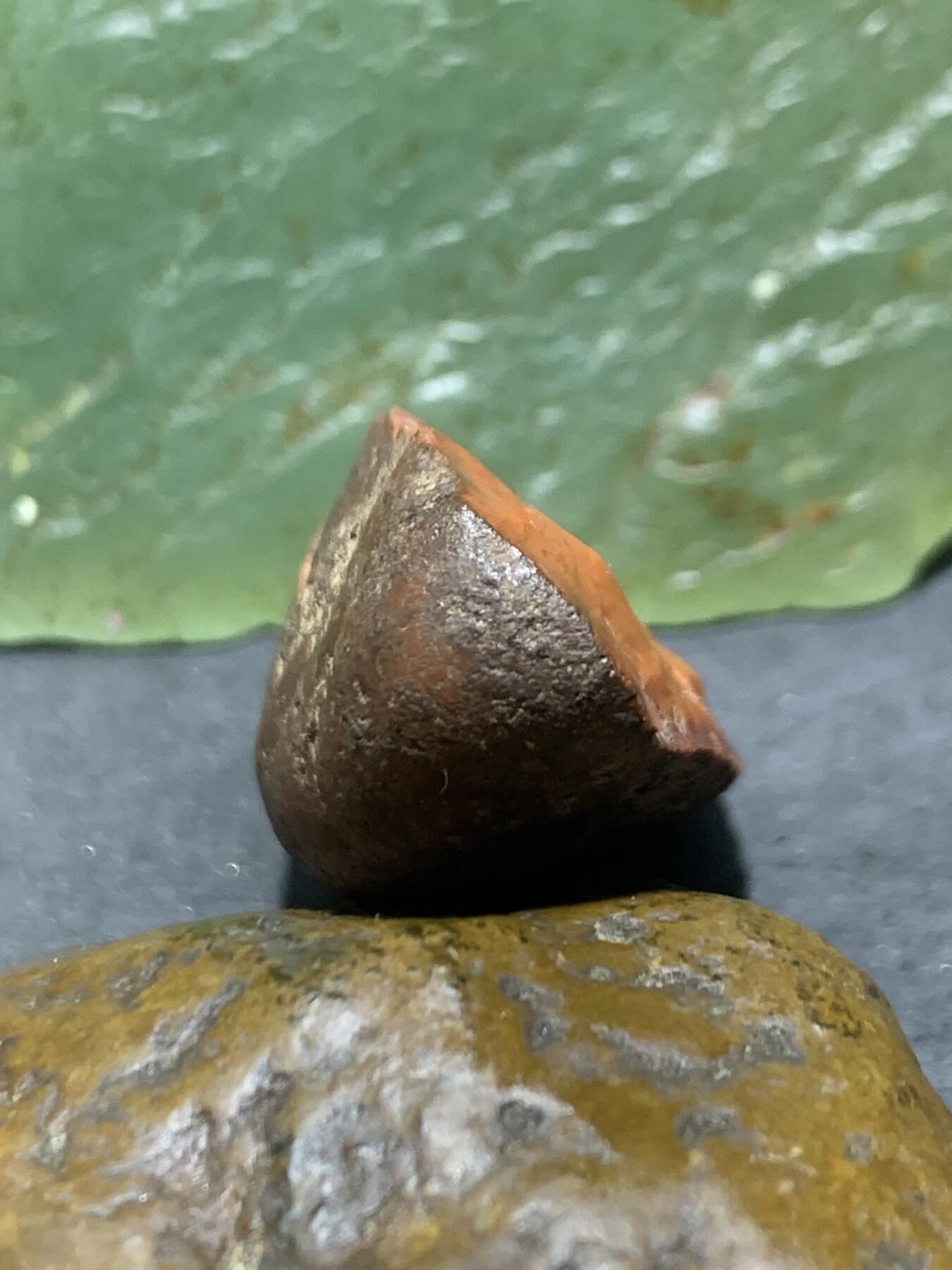 精美铁皮柿子红大开窗料南红玛瑙原石一颗，