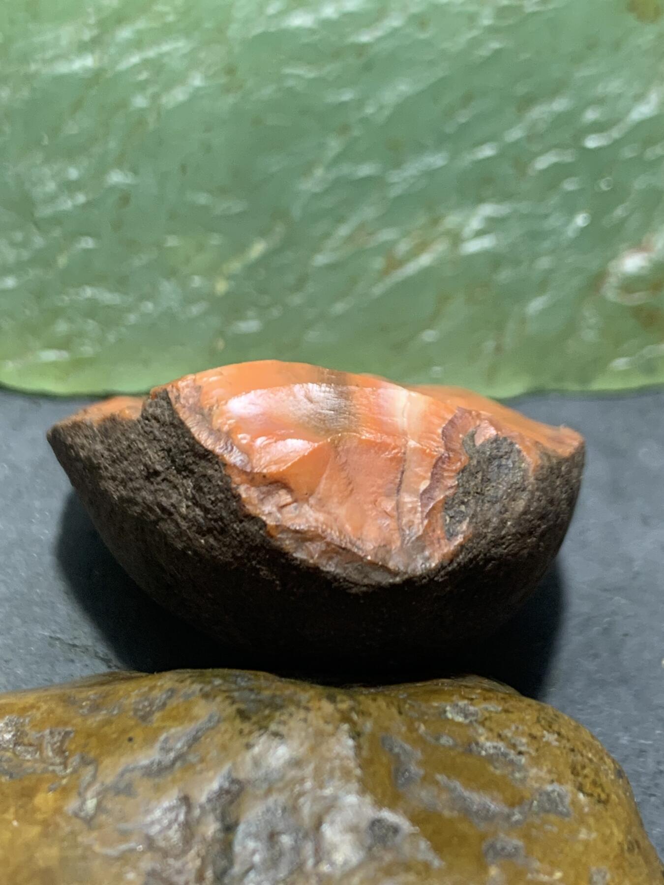 精美铁皮柿子红开窗料南红玛瑙原石一颗，