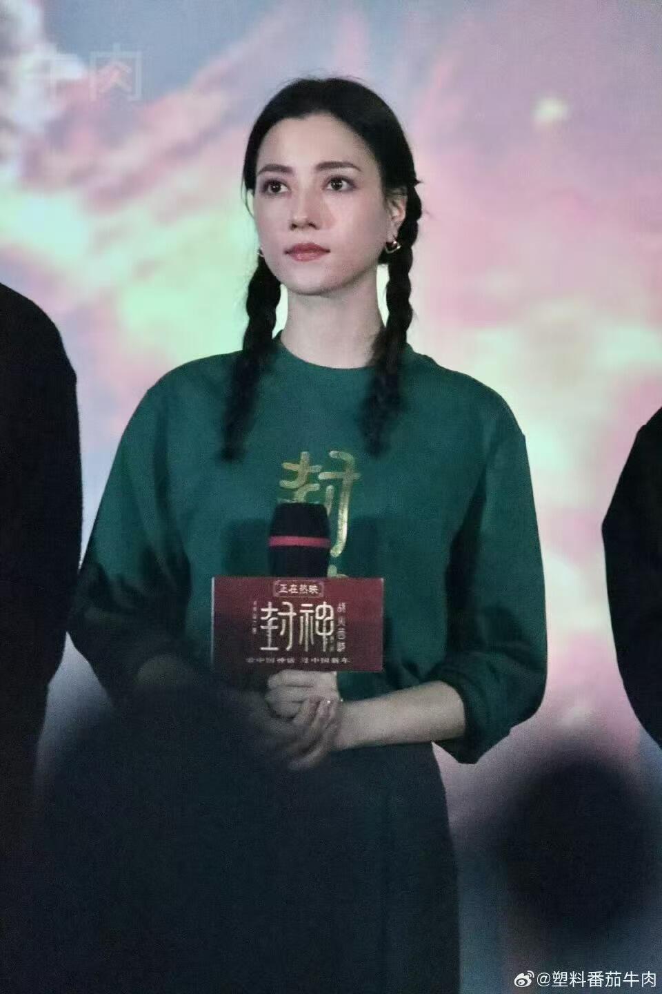 零元拍：其实娜然这颜值也就不需要什么文案了……“妲己”亲笔签名《封神第二部》绮炫双面收藏卡！