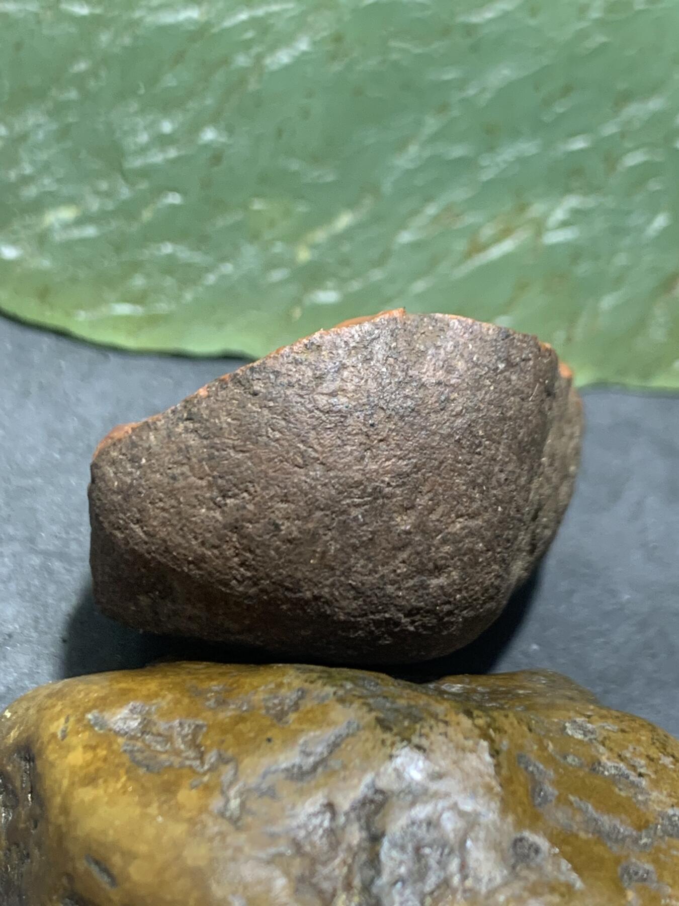 精美铁皮柿子红开窗料南红玛瑙原石一颗，
