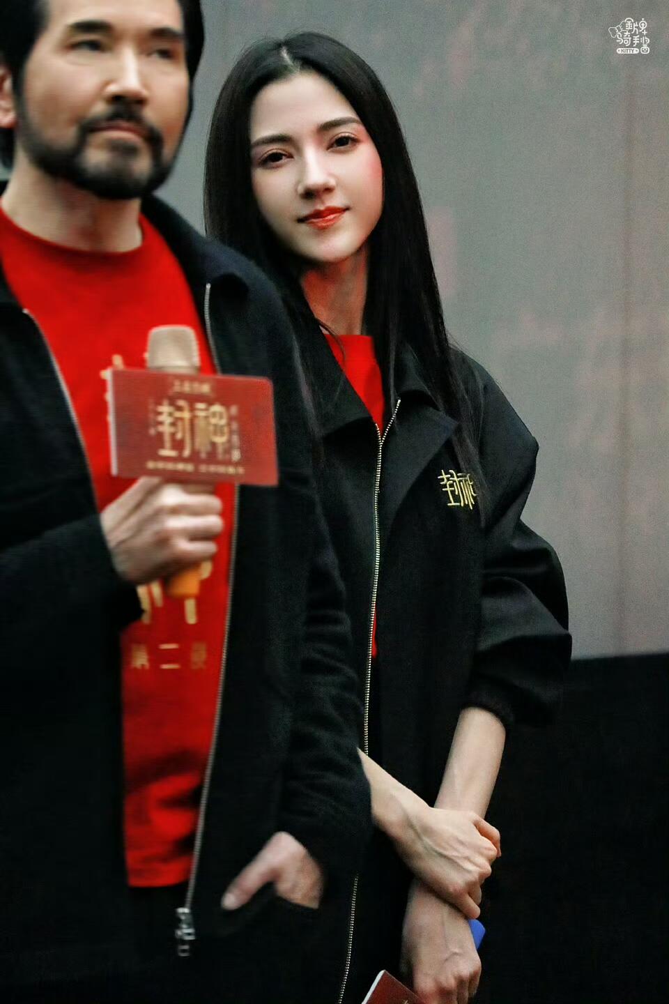 零元拍：其实娜然这颜值也就不需要什么文案了……“妲己”亲笔签名《封神第二部》绮炫双面收藏卡！