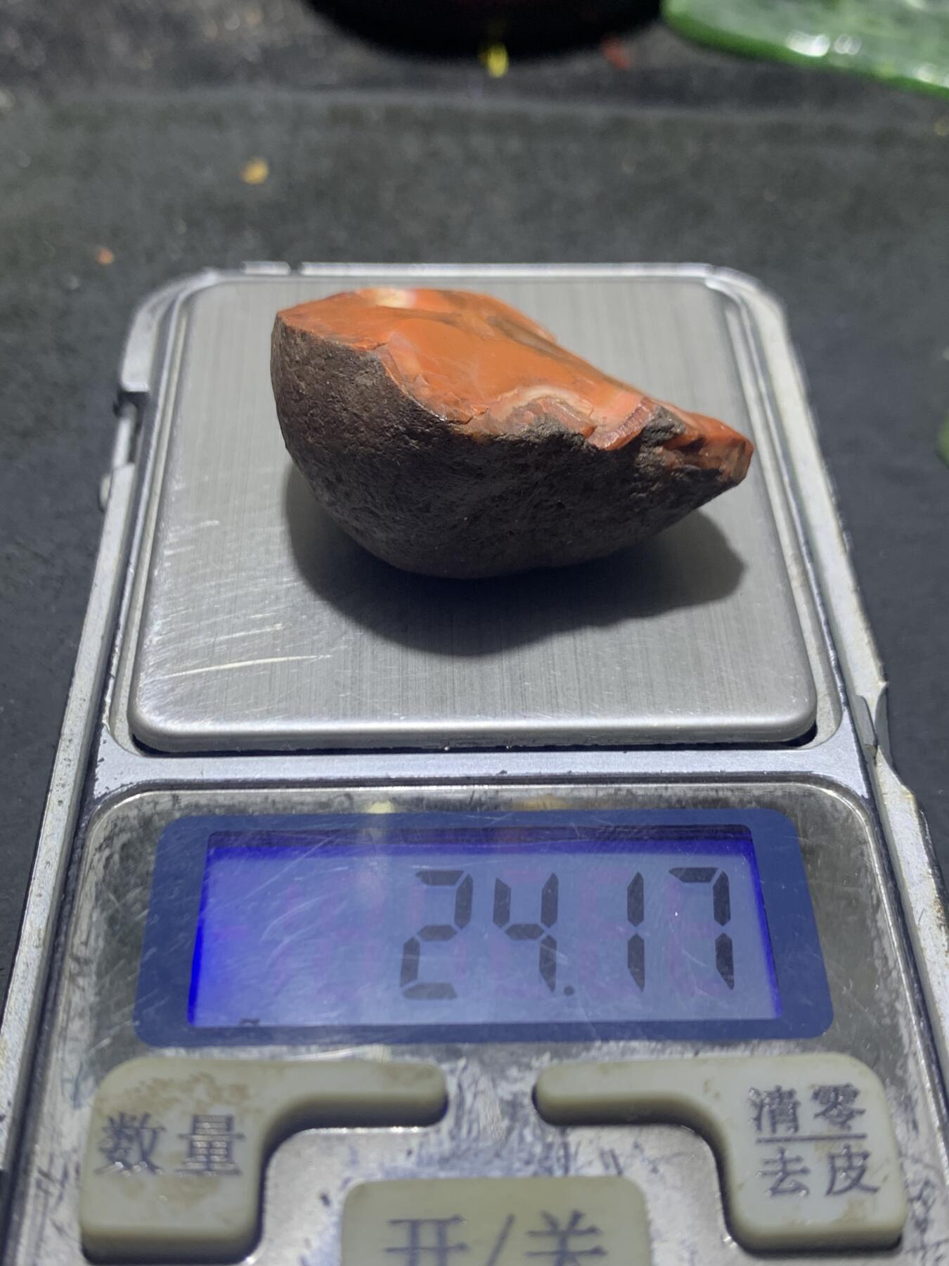 精美铁皮柿子红开窗料南红玛瑙原石一颗，
