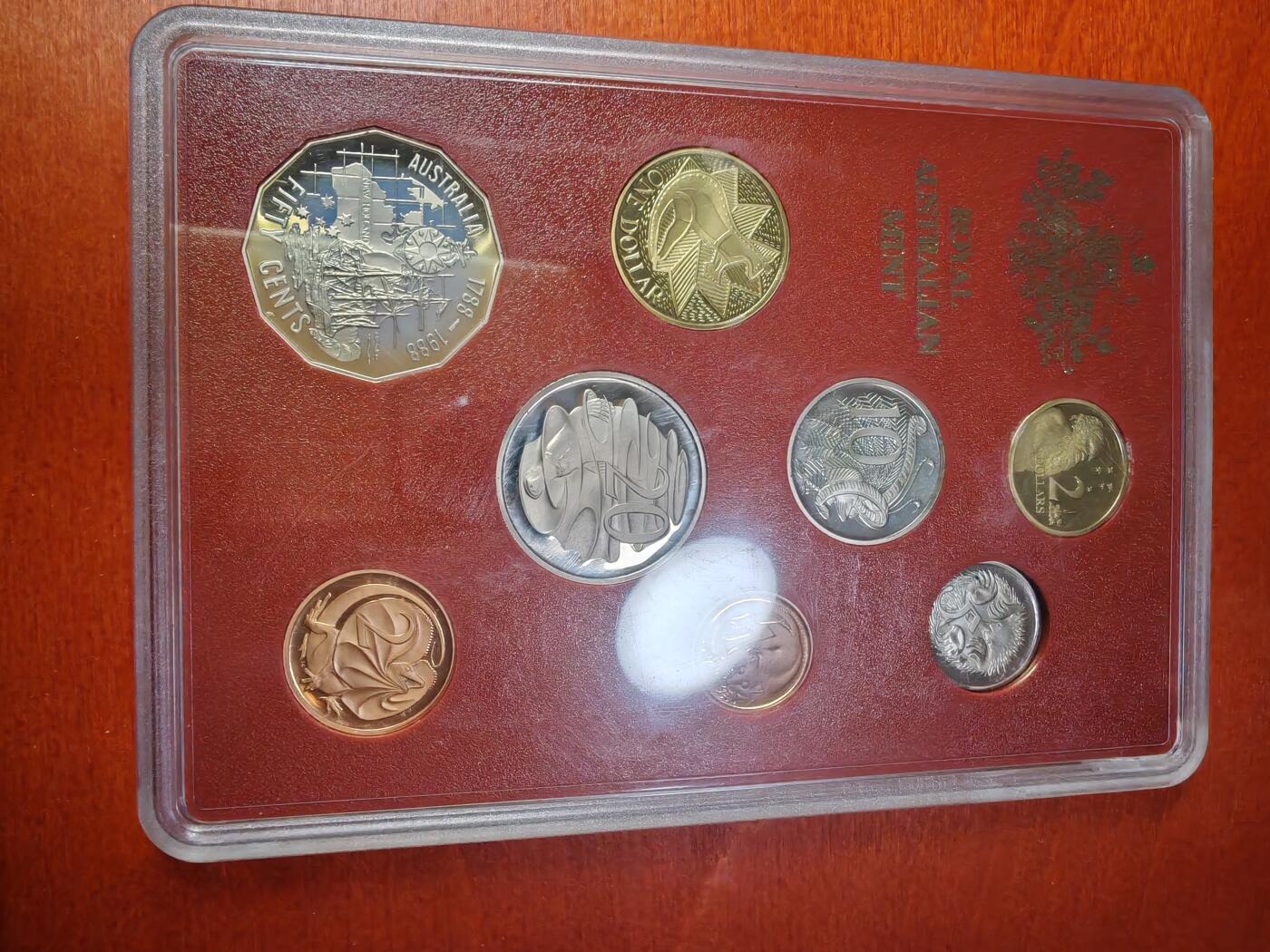 长老汇蛇年精选第二场拍卖 1988澳大利亚8枚精制套币，克书135美金