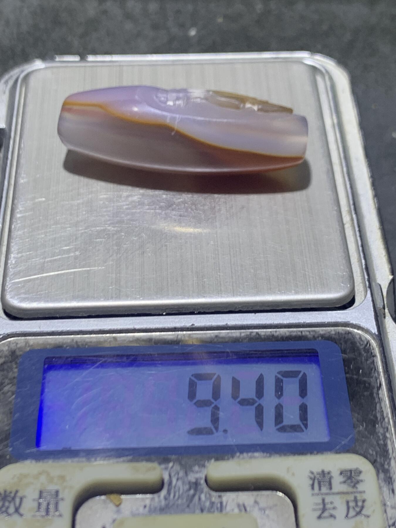 亚光高玉化巴西玛瑙手工俏色巧雕小提琴随形桶珠一个