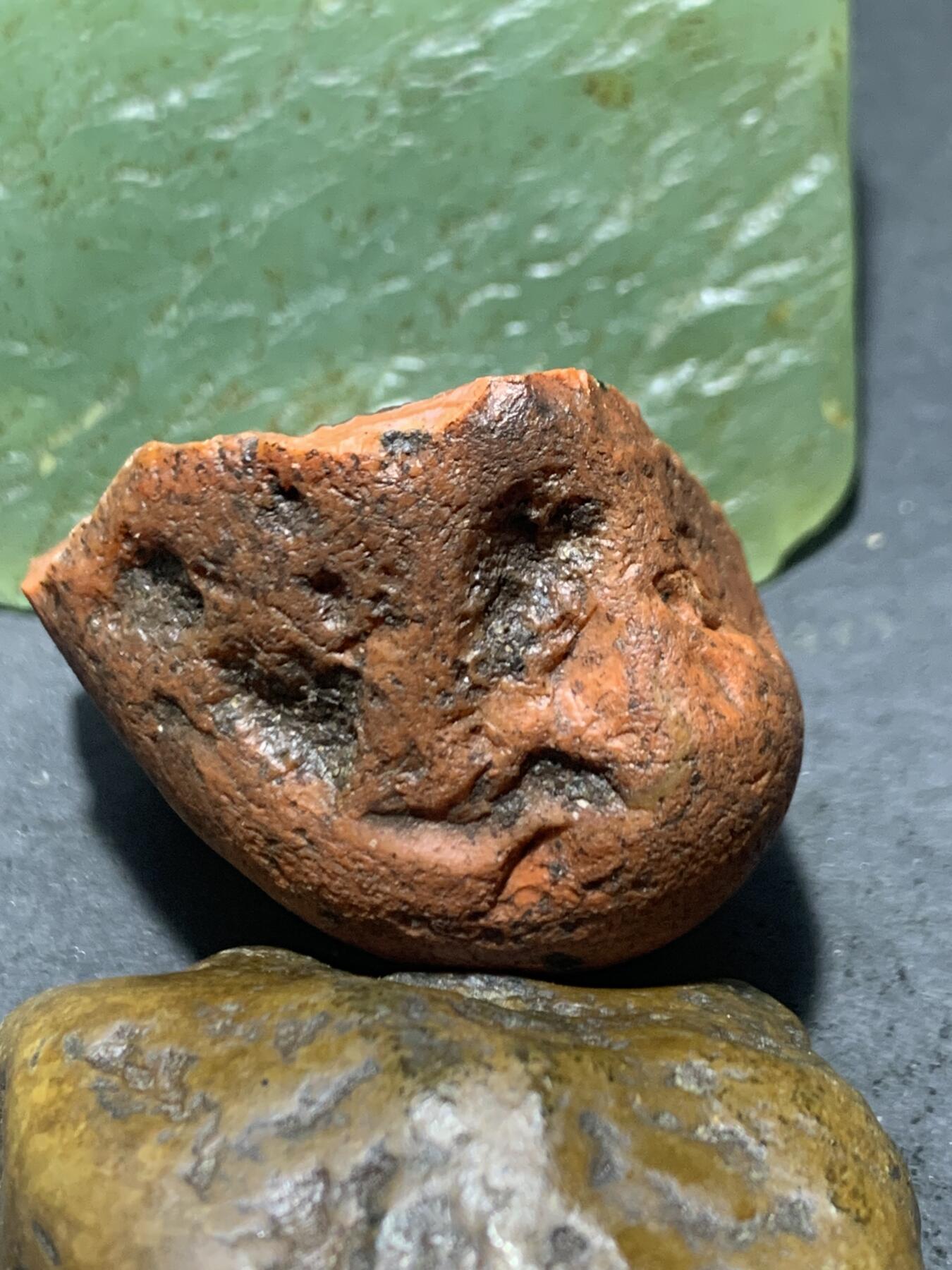 精美红皮开窗荔枝冻心南红玛瑙原石一颗