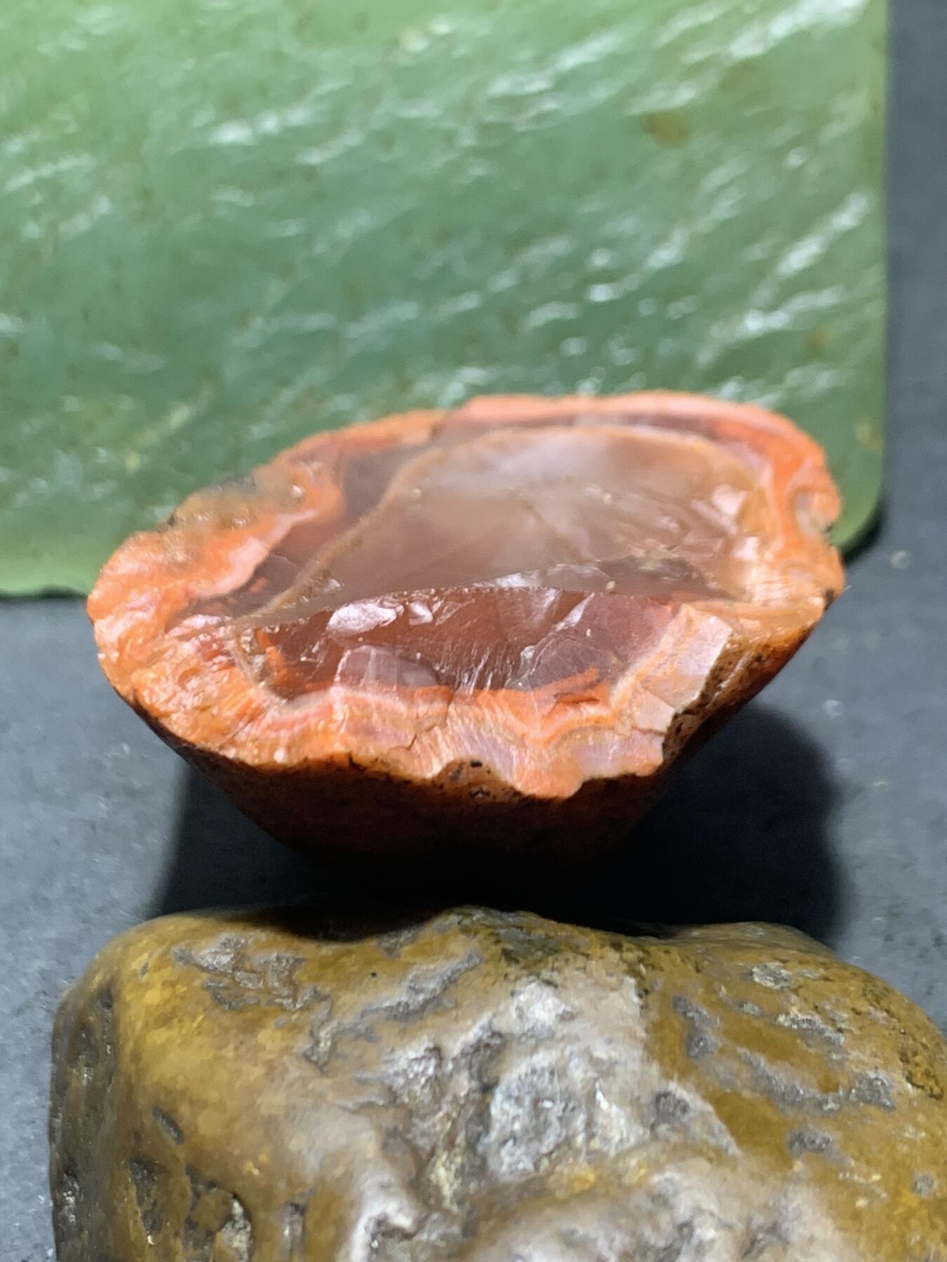 精美红皮开窗荔枝冻心南红玛瑙原石一颗