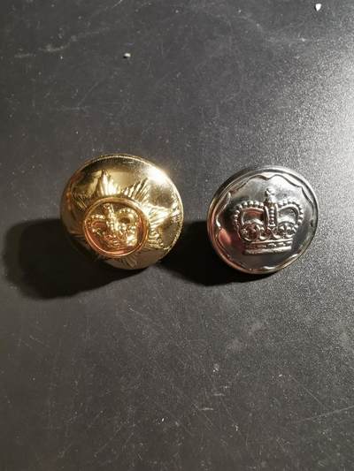老王徽章第九十六期 - 英国港英时期驻港英军+女王时期英国警察扣子一组  都为女王时期