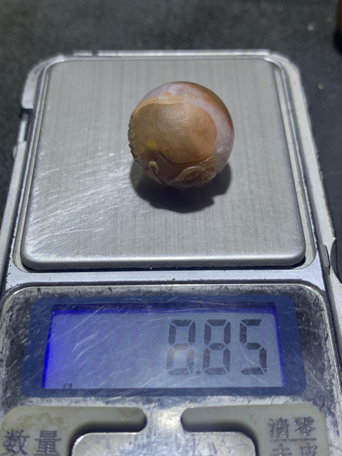 精美冰飘亚光高玉化战国红玛瑙手工雕刻达摩祖师随形圆珠一个，