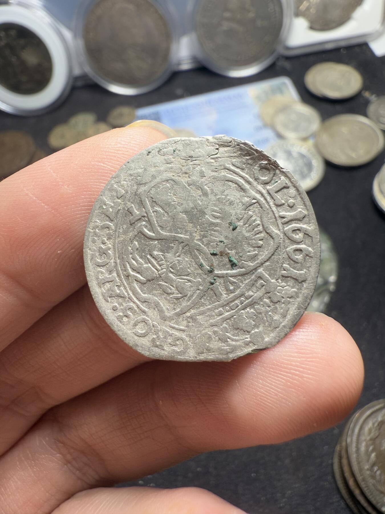 南宋泉阁俄币 外币 国币 专场第五期 波兰立陶宛联邦 1661年 杨-卡齐米日二世 6格罗申小银币 边上不平 轻薄 头像图案清晰 边有打制缺陷 11点钟方向有翘边 少见品种