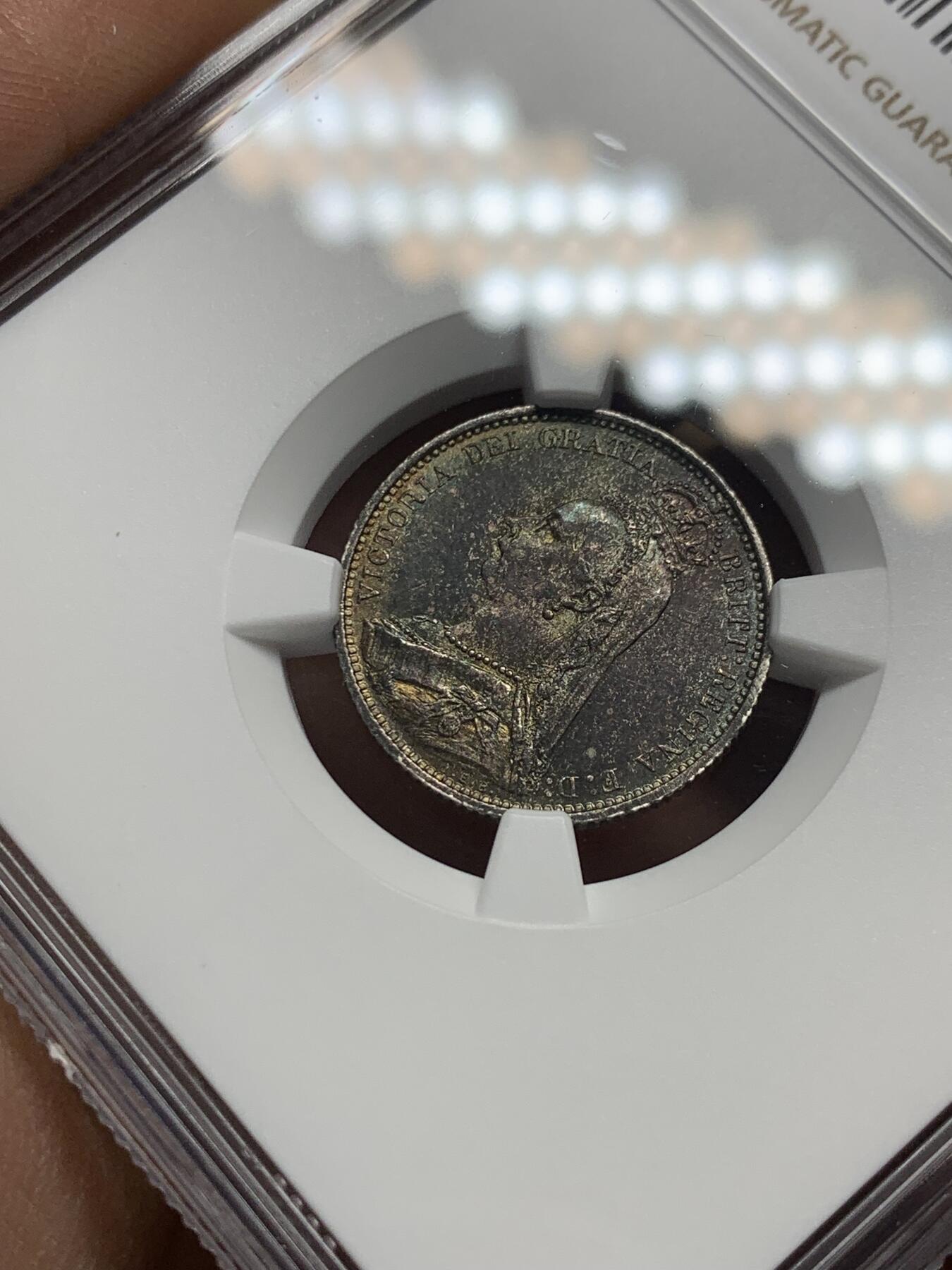 《竞宝斋》第352场 周日，周一 2场连拍 （全场包邮） NGC MS63 英国1887年维多利亚高冠盾徽版6便士 酱彩包浆 很难得