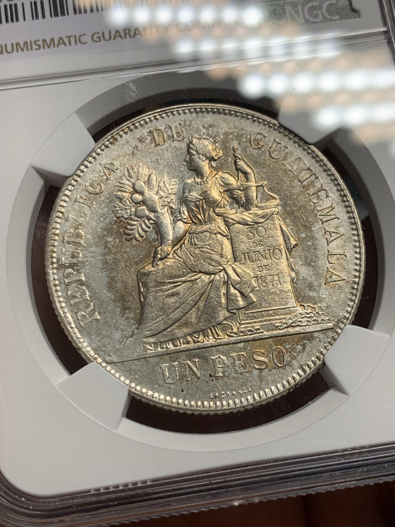 《竞宝斋》第352场 周日，周一 2场连拍 （全场包邮） NGC AU55 危地马拉1894年1比索银币