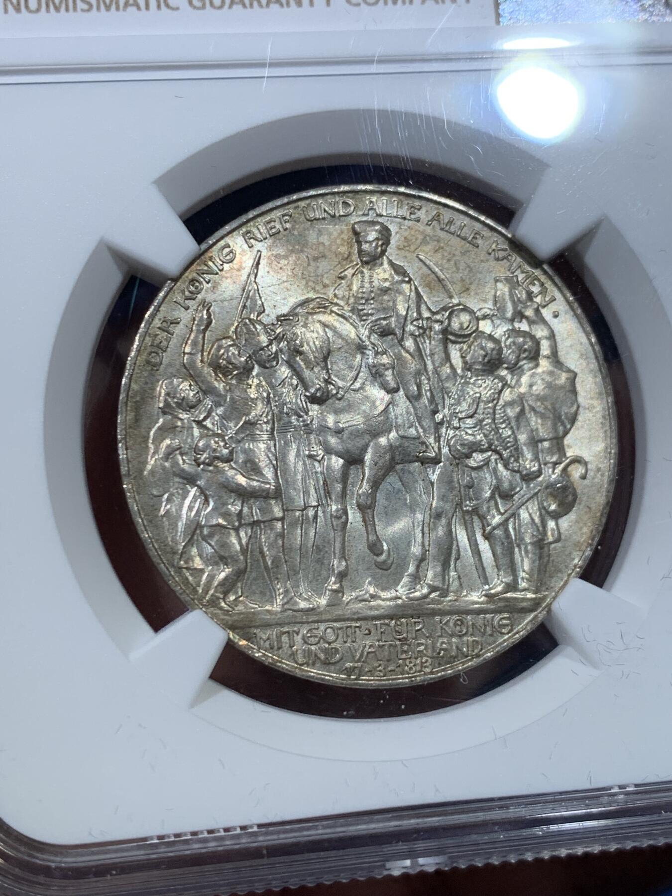 《竞宝斋》第352场 周日，周一 2场连拍 （全场包邮） NGC MS64 德国 1913年 普鲁士战胜拿破仑纪念3马克 银币 丝滑车轮银光 包浆漂亮 德系机制币爱好者不可或缺的版别