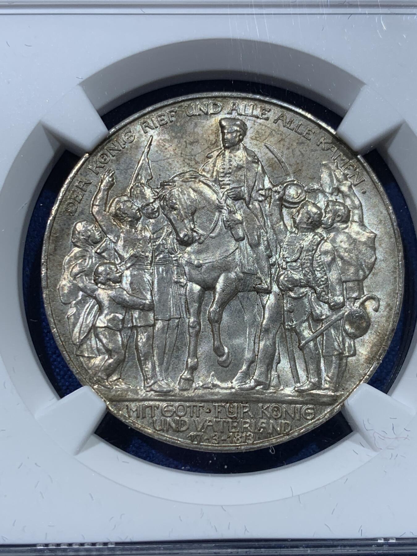 《竞宝斋》第352场 周日，周一 2场连拍 （全场包邮） NGC MS64 德国 1913年 普鲁士战胜拿破仑纪念3马克 银币 丝滑车轮银光 包浆漂亮 德系机制币爱好者不可或缺的版别