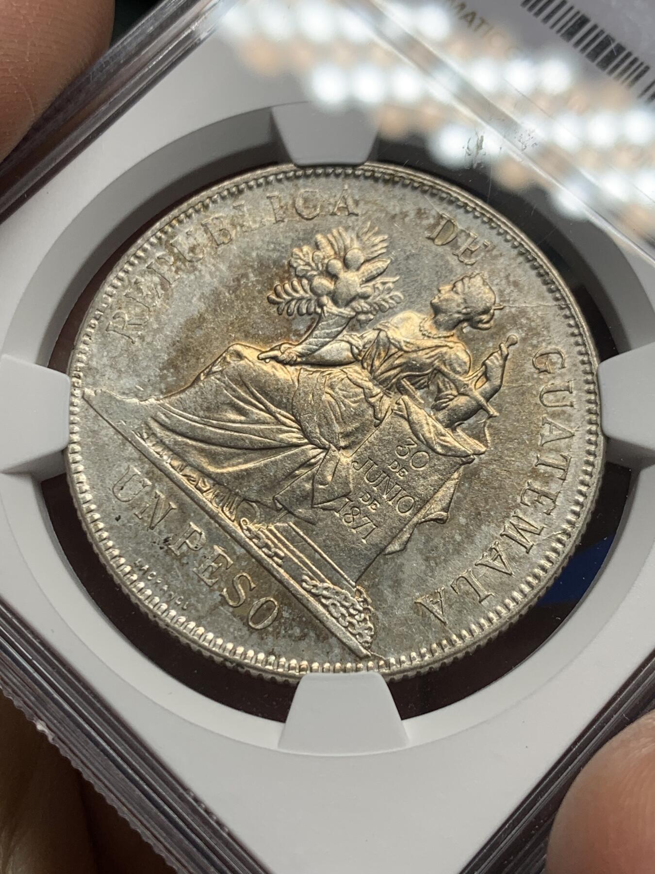 《竞宝斋》第352场 周日，周一 2场连拍 （全场包邮） NGC AU55 危地马拉1894年1比索银币