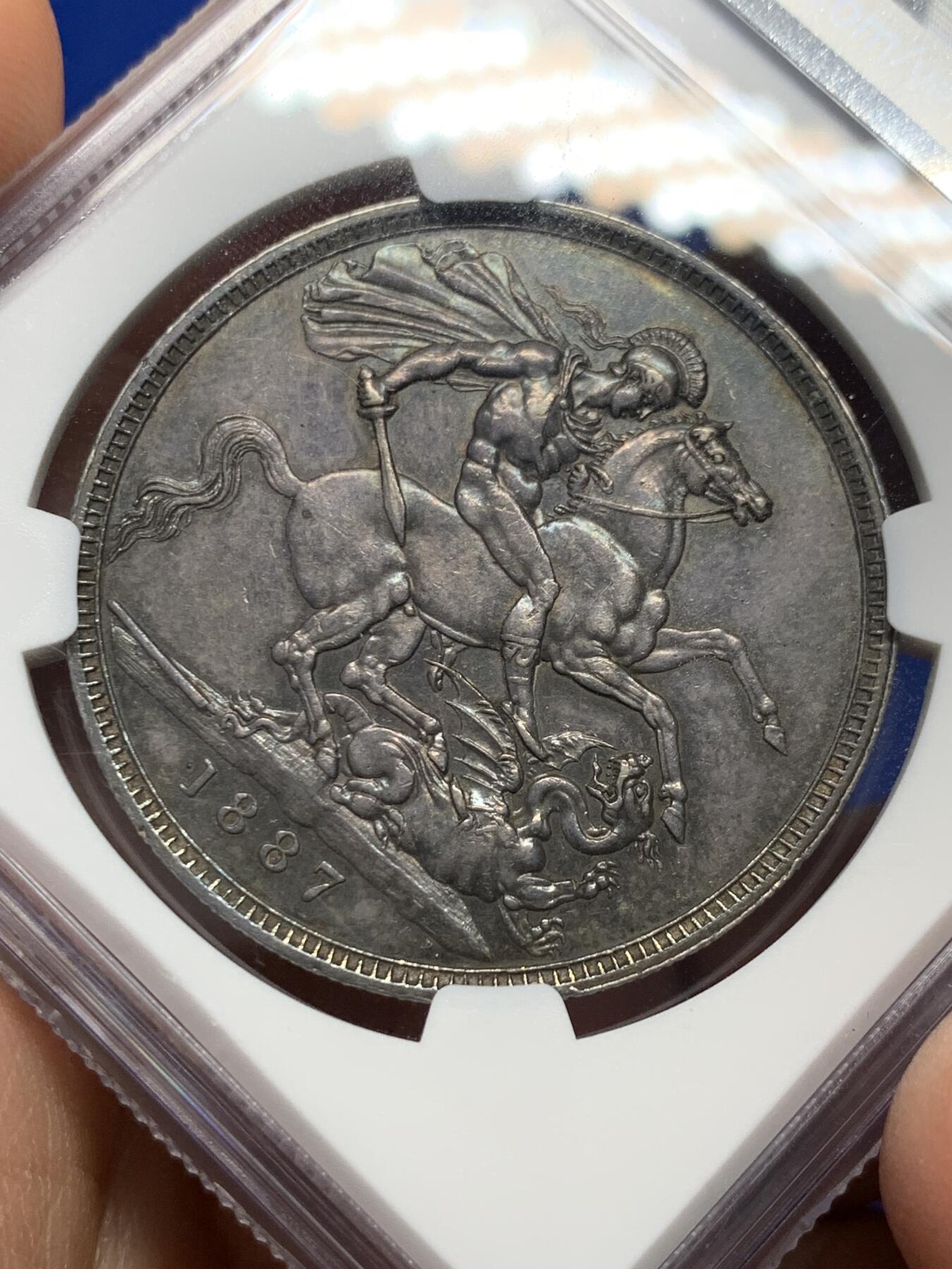 《竞宝斋》第352场 周日，周一 2场连拍 （全场包邮） NGC AUD 英国1887年高冠马剑1克朗银币