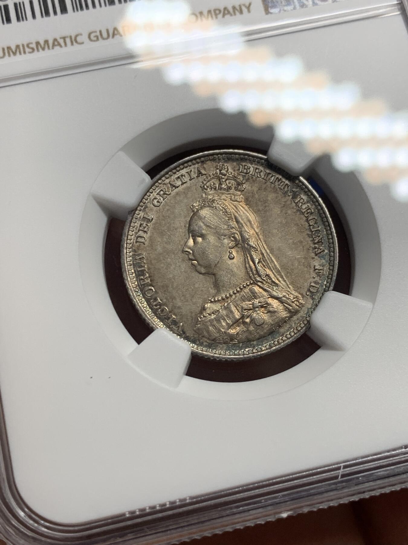 《竞宝斋》第352场 周日，周一 2场连拍 （全场包邮） NGC MS62 英国1887年维多利亚高冠1先令 酱彩包浆 很难得