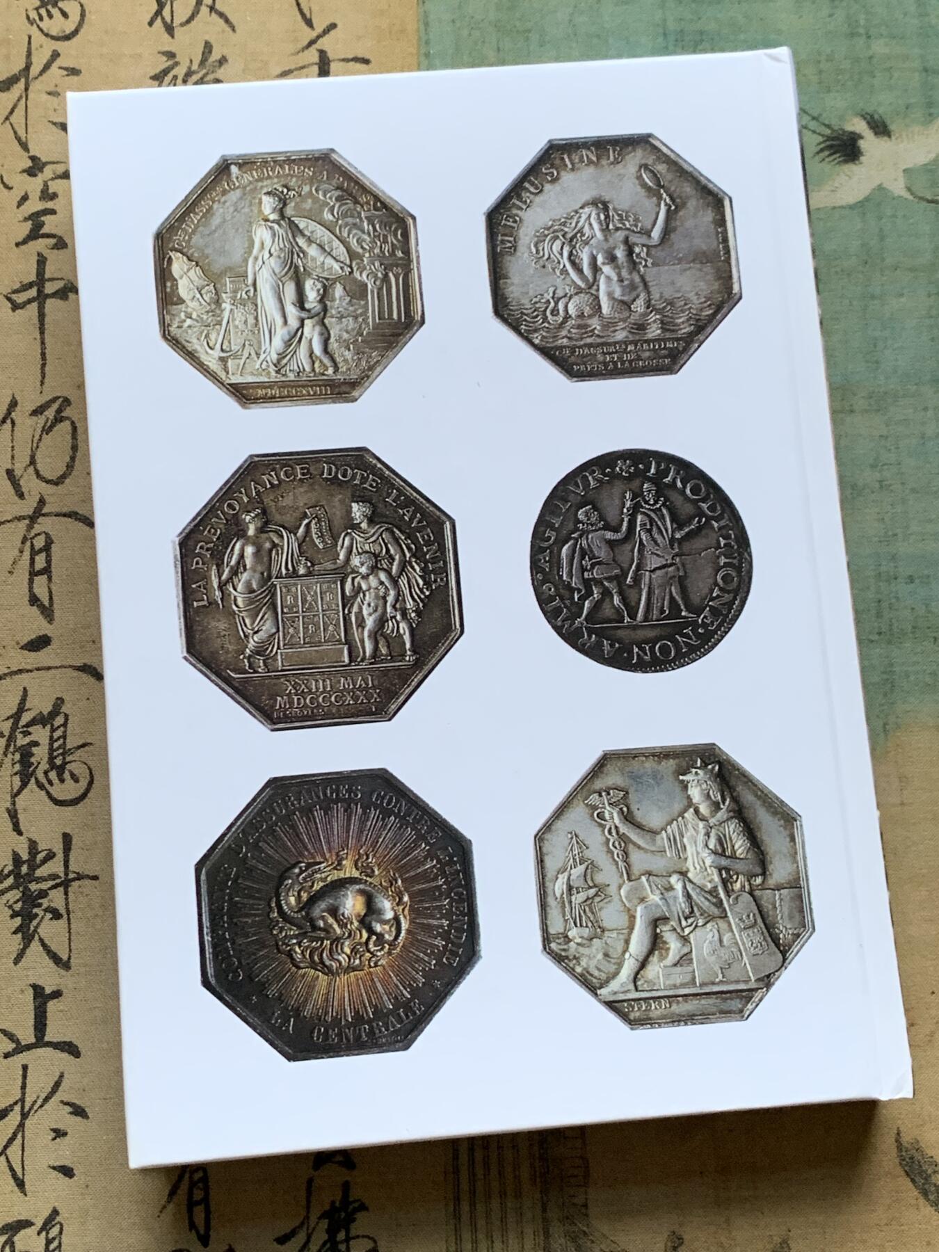 《竞宝斋》第352场 周日，周一 2场连拍 （全场包邮） 法国 1991年 JETONS 代币目录 所见最新版本 版别详尽 厚达349页 一本在手 八角我有 权威目录