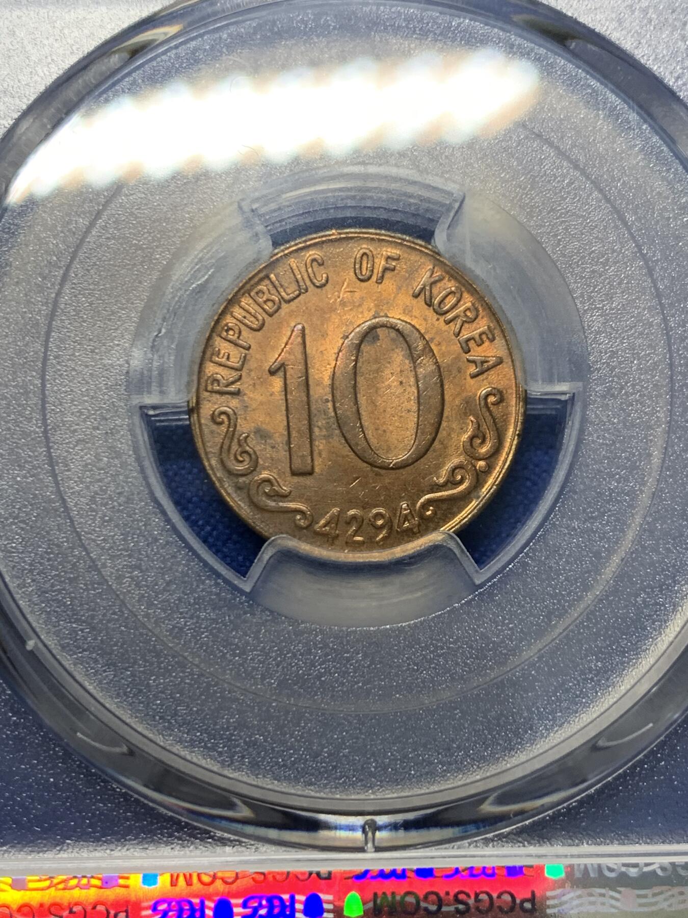 《竞宝斋》第352场 周日，周一 2场连拍 （全场包邮） PCGS MS63RB 韩国1961年木槿花10hwan铜币 这一版大路货很常见 好品很少 两面光度都不错 略低评 性价比高