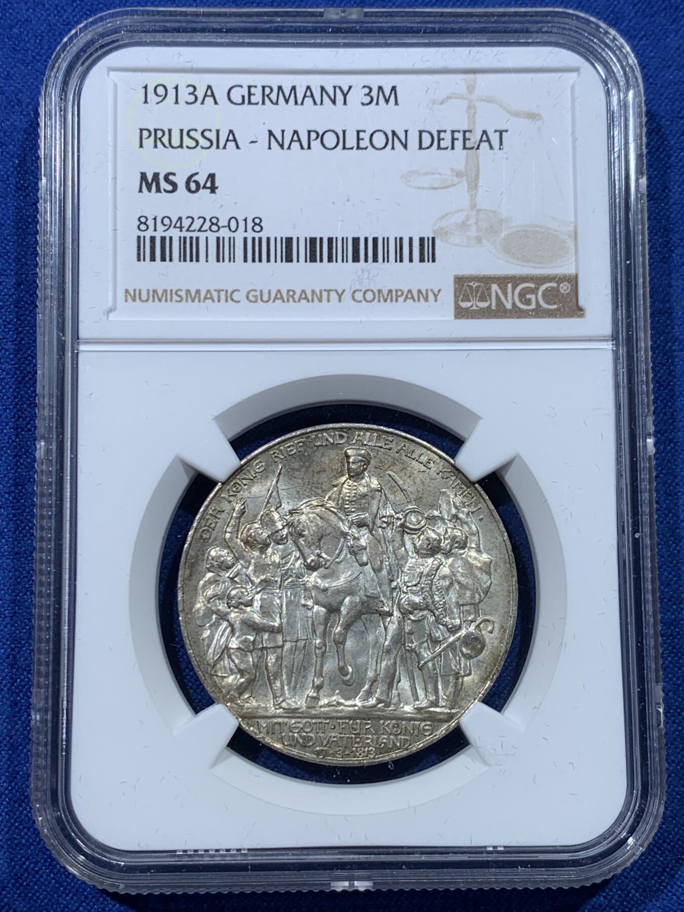 《竞宝斋》第352场 周日，周一 2场连拍 （全场包邮） NGC MS64 德国 1913年 普鲁士战胜拿破仑纪念3马克 银币 丝滑车轮银光 包浆漂亮 德系机制币爱好者不可或缺的版别