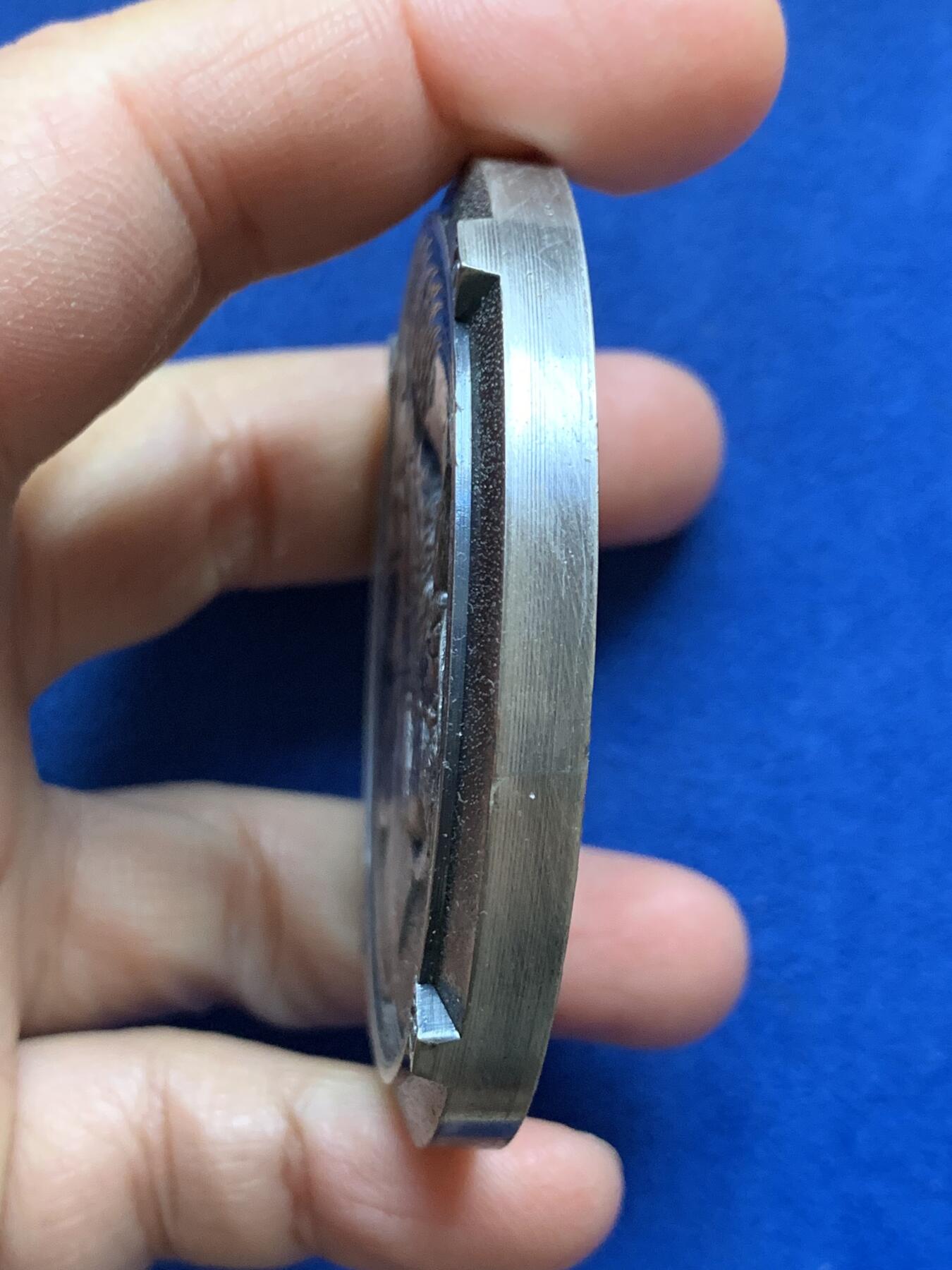 《竞宝斋》第352场 周日，周一 2场连拍 （全场包邮） 足球运动纪念章 67.5mm 133.9克