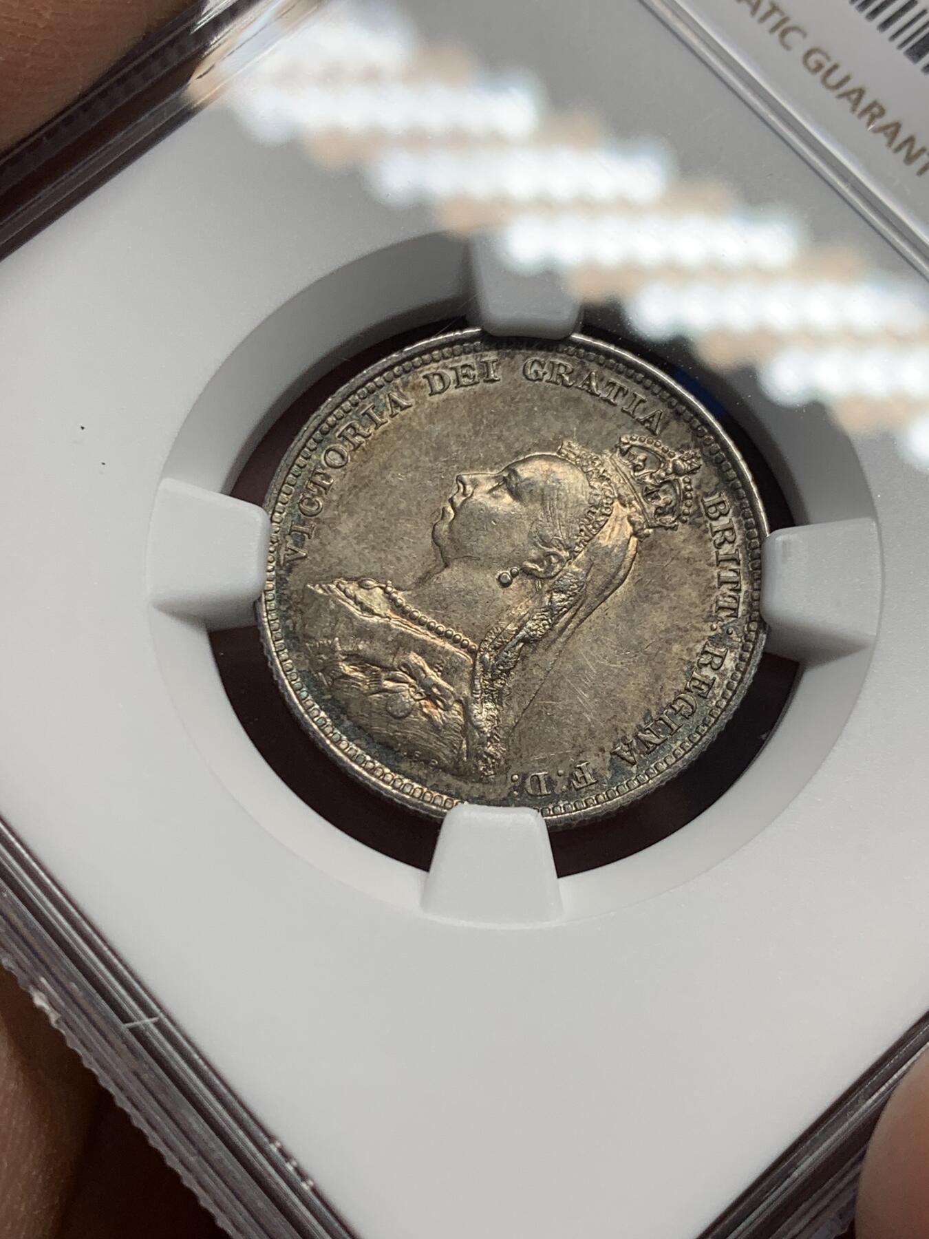 《竞宝斋》第352场 周日，周一 2场连拍 （全场包邮） NGC MS62 英国1887年维多利亚高冠1先令 酱彩包浆 很难得