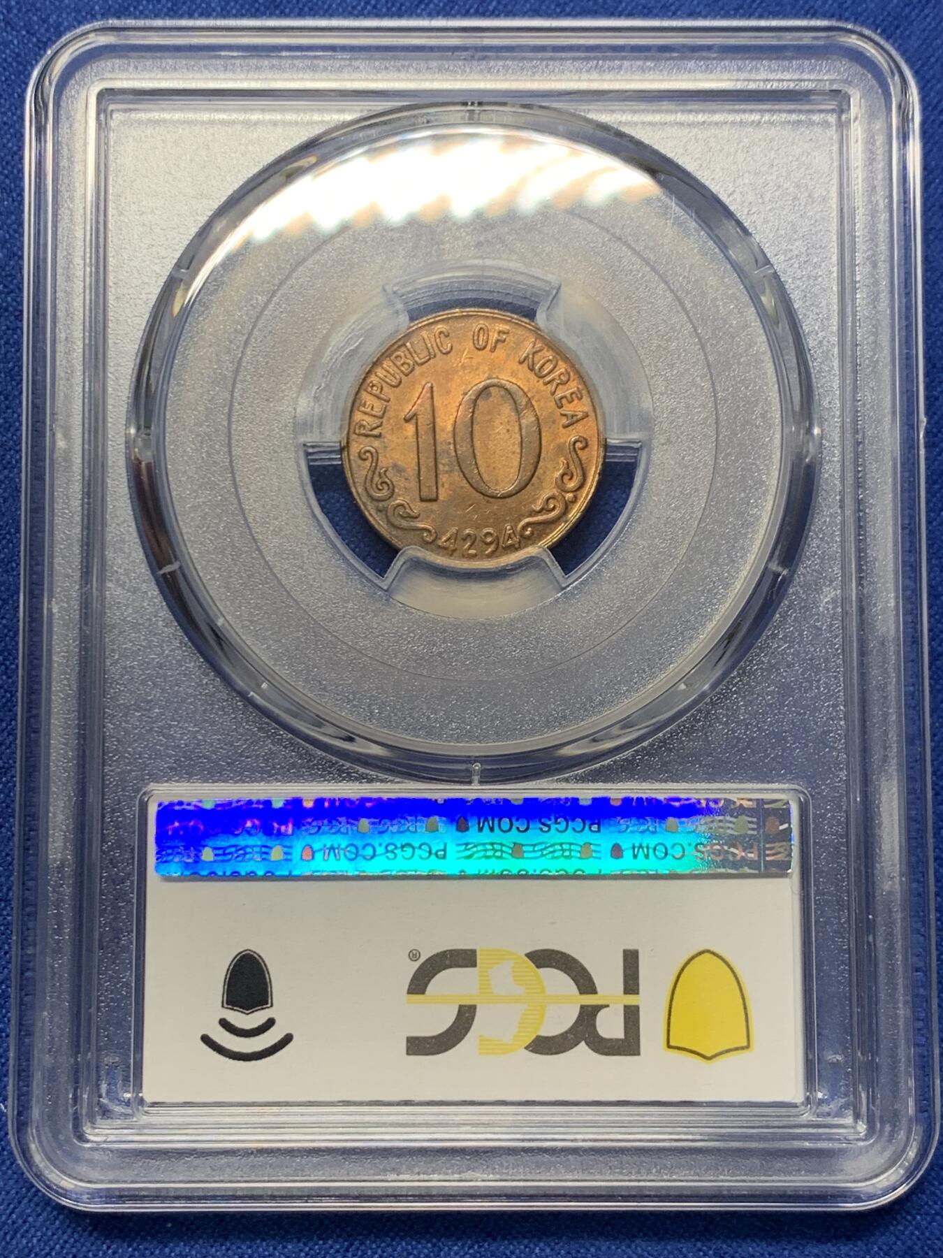 《竞宝斋》第352场 周日，周一 2场连拍 （全场包邮） PCGS MS63RB 韩国1961年木槿花10hwan铜币 这一版大路货很常见 好品很少 两面光度都不错 略低评 性价比高