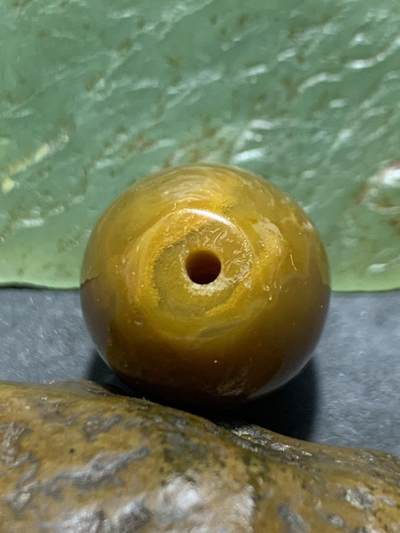 精美黄冻料战国红玛瑙桶珠一颗！ 精美黄冻料战国红玛瑙桶珠一颗！