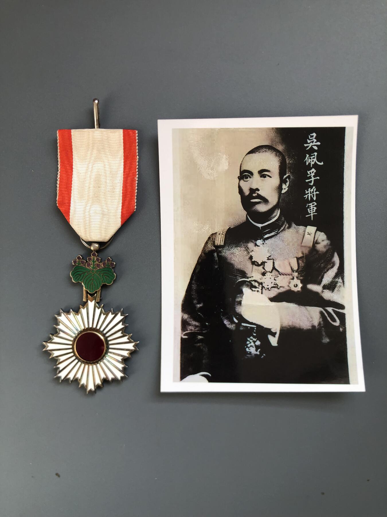 《银字站时五等双光旭日章五旭》勋记徽章纪念章二战抗战收藏民国老银件 吴佩孚将军同款 随章附送照片 看好下单 售出不退不换......