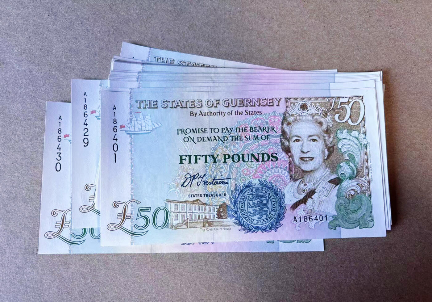 【Blue Auction】✨世界纸币精拍第618期【精】   【一组30张连号】根西 50镑 女王 设计精美 全新UNC