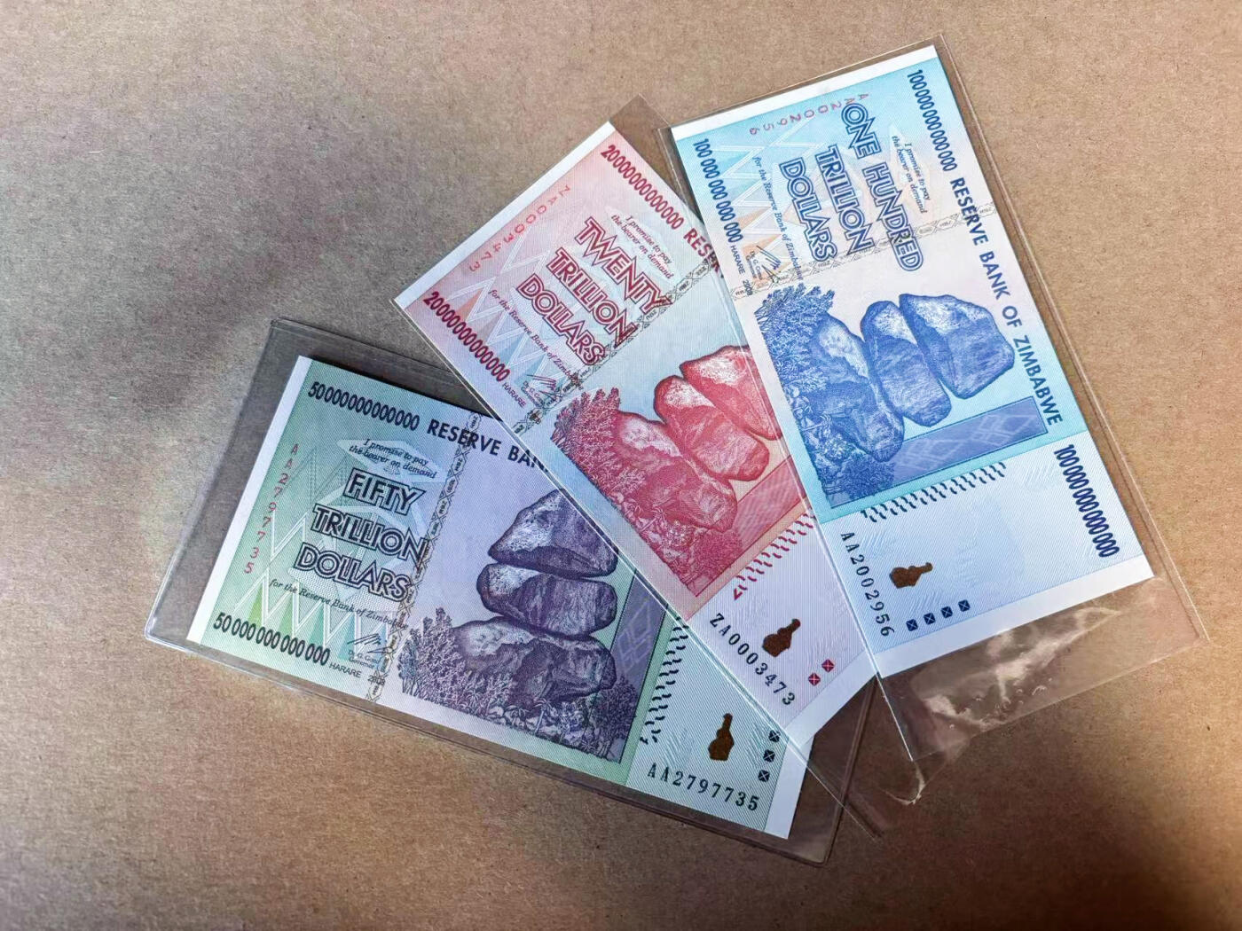 【Blue Auction】✨世界纸币精拍第618期【精】 【一组3张AA及补号ZA】津巴布韦20万亿-100万亿元 UNC/UNC-（100万亿有黄点）