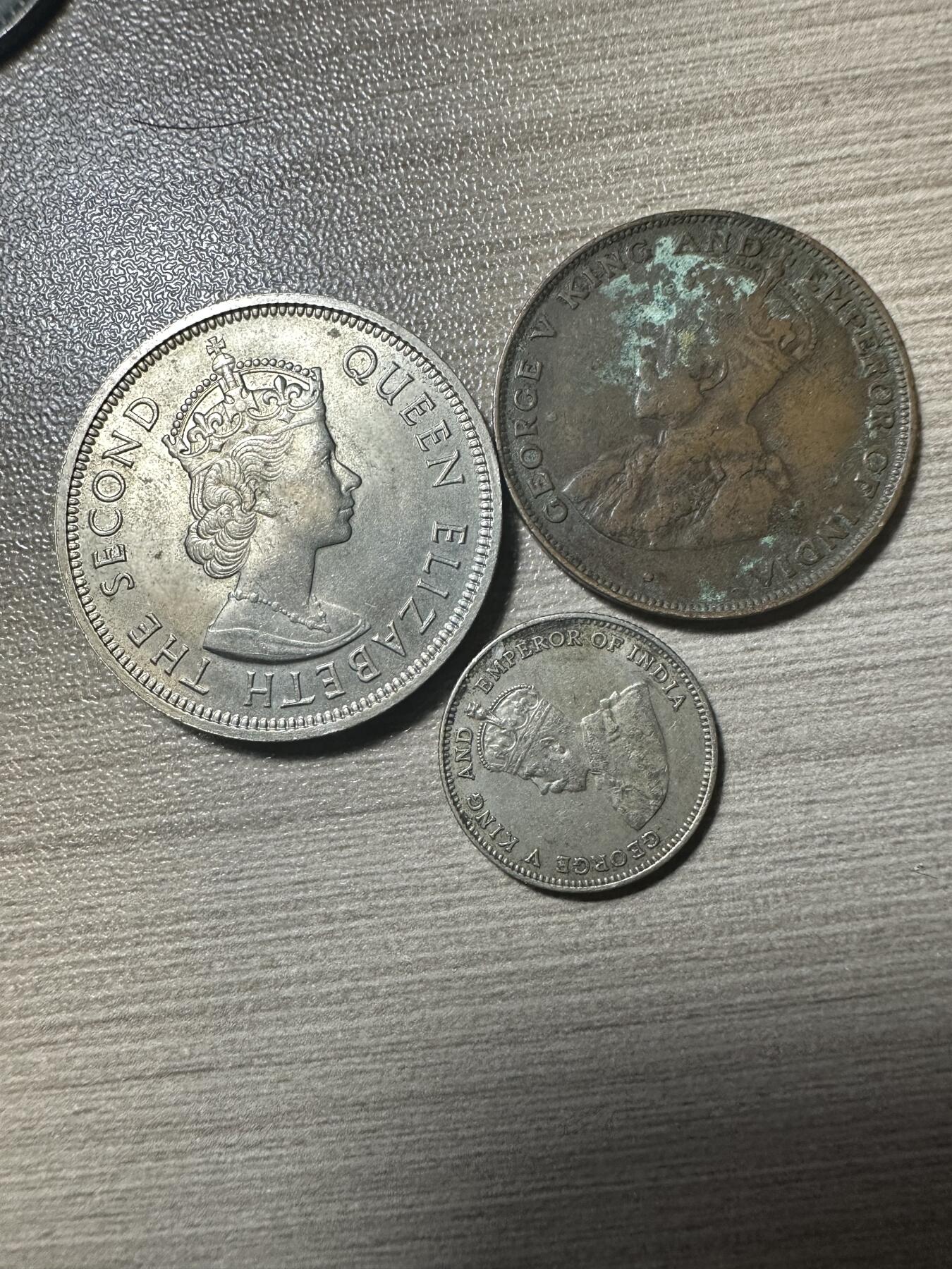 世界钱币，章，大清铜币，光绪元宝，乾隆通宝，邮折，明信片 香港币3个