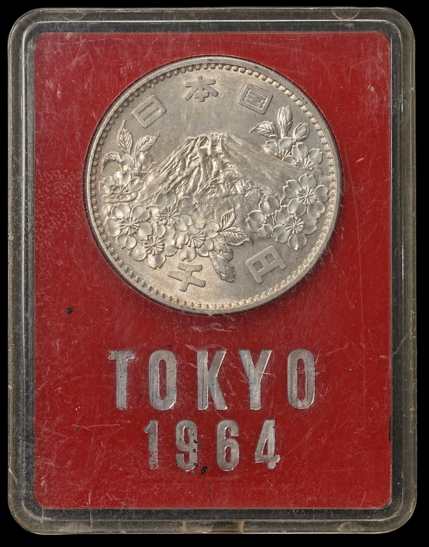 修遠堂世界钱币第五十七期 1964年东京奥运会千円大银币 20g，含银90% 带原始包装  上期拍品，被鸽子重拍