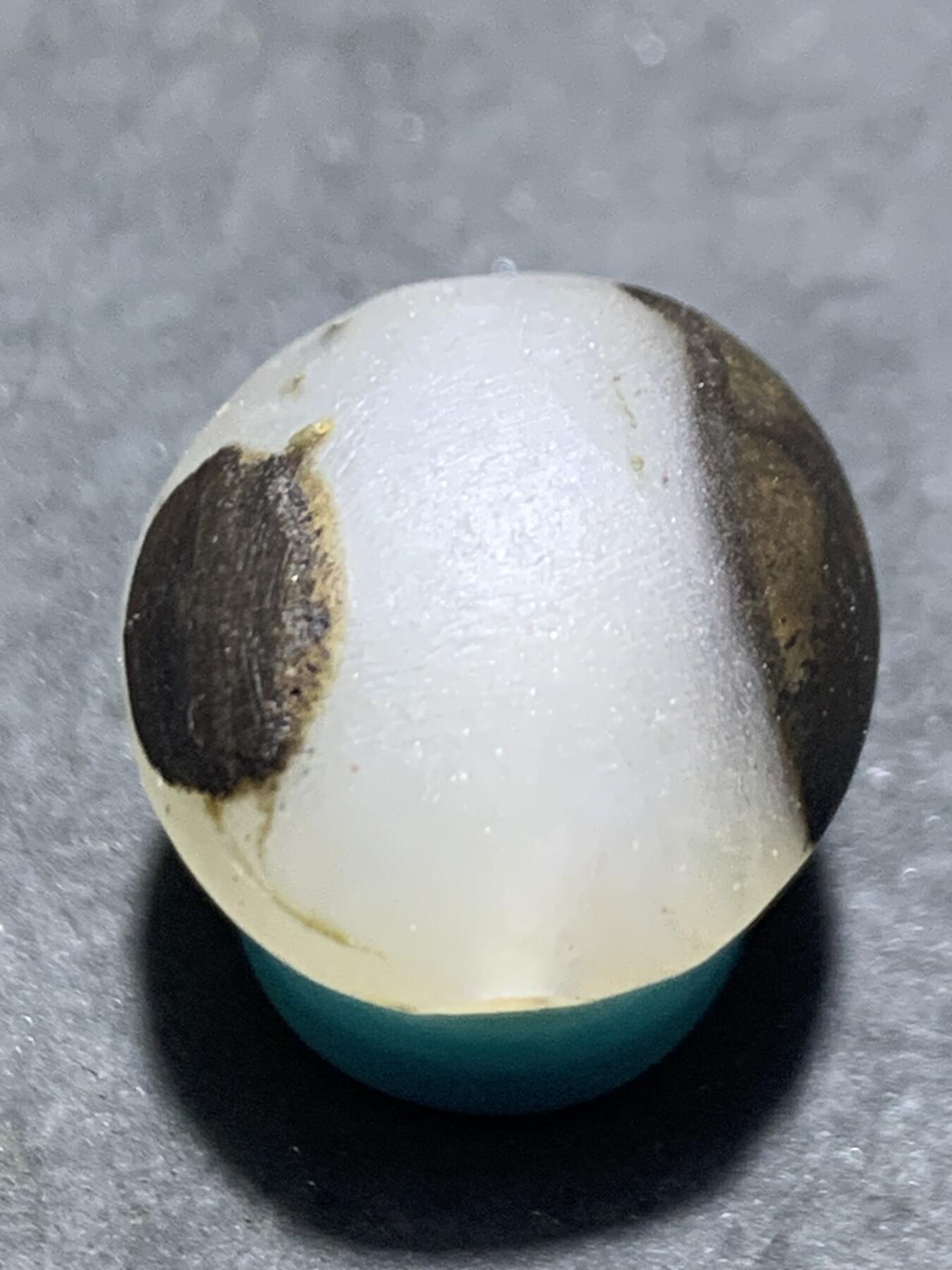 精美亚光高玉化冻料战国红玛瑙天眼纹随形圆珠一个