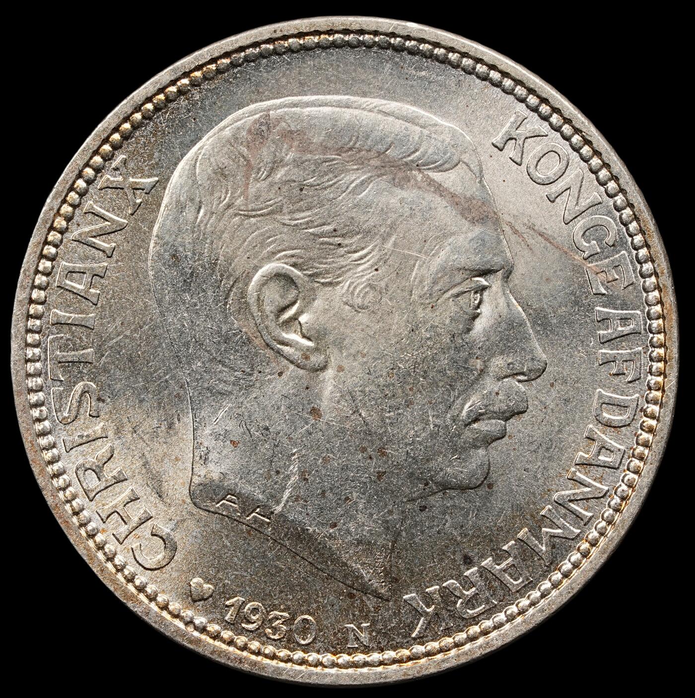 修遠堂世界钱币第五十七期 1930年丹麦国王60大寿纪念2克朗银币 15g，含银80%  转光