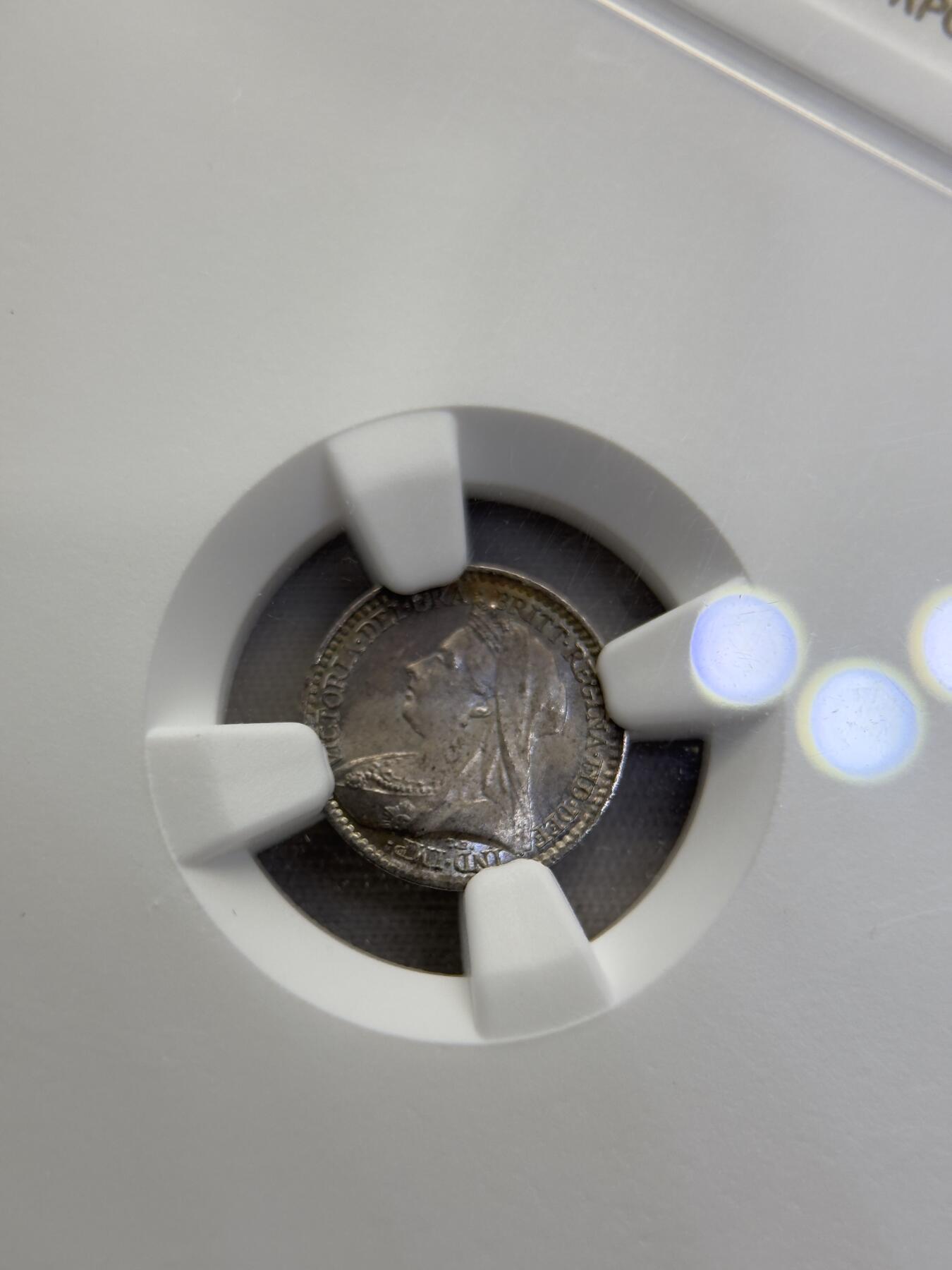 “一元初始，万象更新”新年新铺开张（第4期）新年第一拍 NGC-MS65 英国1896年披纱老维1便士洗脚币，淡紫色包浆，少见高分