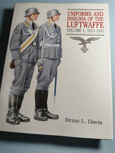 盛世勋华——号角文化勋章邮票专场拍卖第279期 - 德国（1939）空军制服徽章全集 第一册 极为丰富历史图片 介绍极为详细 256页 全新品相 