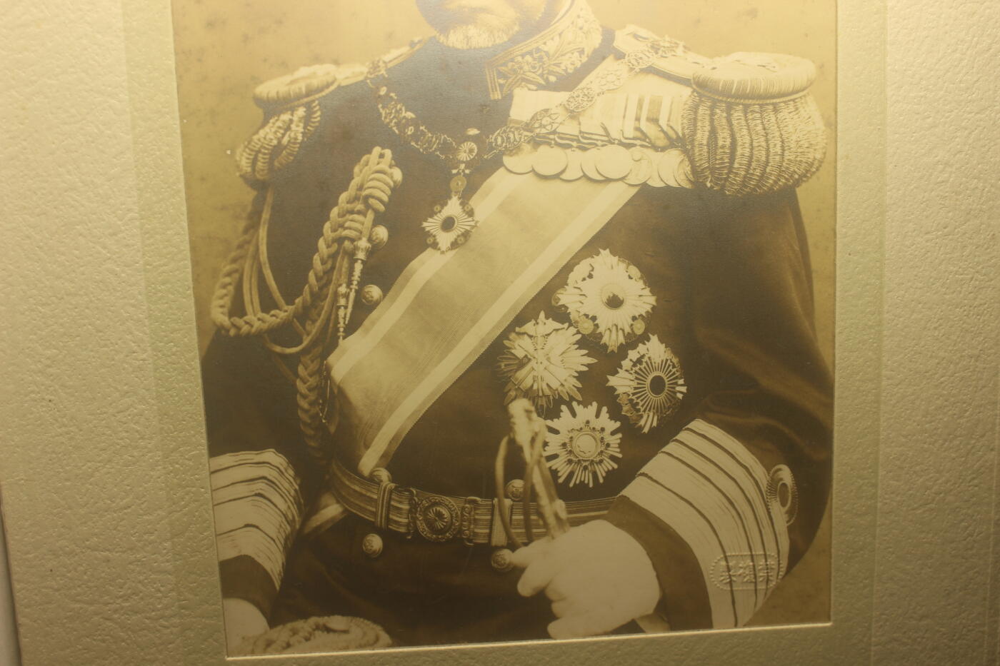2025.2.17日系杂货小拍卖 《东乡圣将写真》，东乡平八郎礼服照片，非印刷写真贴，尺寸约A4大小，整体保存完好